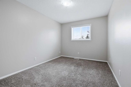 103-760 Railway Gate Sw, Airdrie, AB - Indoor Photo Showing Other Room