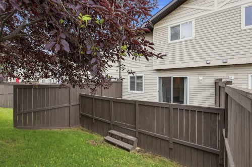 103-760 Railway Gate Sw, Airdrie, AB - Outdoor