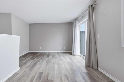 103-760 Railway Gate Sw, Airdrie, AB - Indoor Photo Showing Other Room