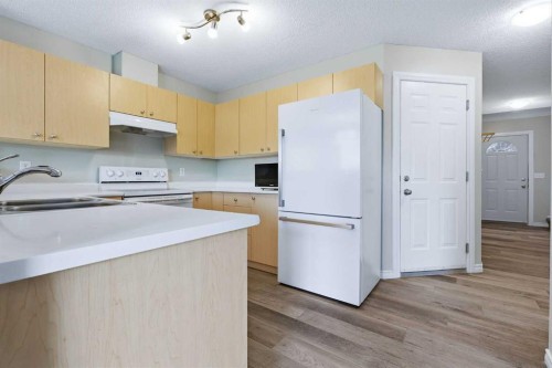 103-760 Railway Gate Sw, Airdrie, AB - Indoor Photo Showing Kitchen With Double Sink