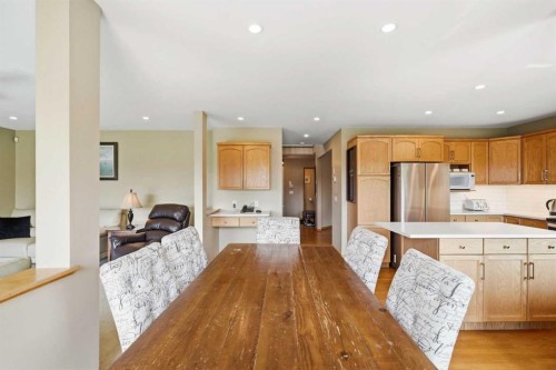 122 Douglas Woods Hill Se, Calgary, AB - Indoor Photo Showing Kitchen