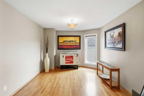 122 Douglas Woods Hill Se, Calgary, AB - Indoor Photo Showing Other Room