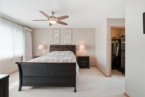 122 Douglas Woods Hill Se, Calgary, AB - Indoor Photo Showing Bedroom