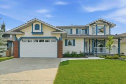 122 Douglas Woods Hill SE Calgary, AB T2Z 2G6