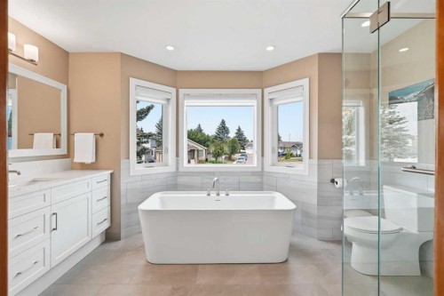 122 Douglas Woods Hill Se, Calgary, AB - Indoor Photo Showing Bathroom