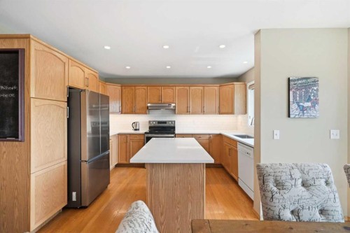 122 Douglas Woods Hill Se, Calgary, AB - Indoor Photo Showing Kitchen
