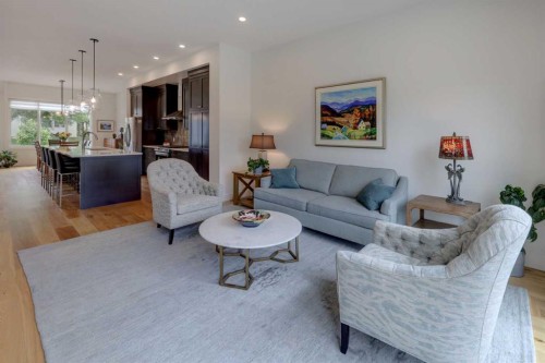 3337 41 Street Sw, Calgary, AB - Indoor Photo Showing Living Room
