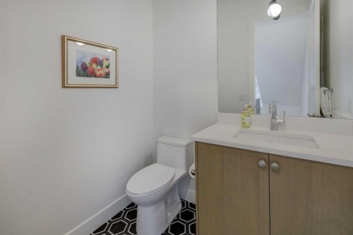 3337 41 Street Sw, Calgary, AB - Indoor Photo Showing Bathroom