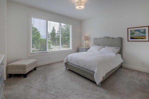3337 41 Street Sw, Calgary, AB - Indoor Photo Showing Bedroom