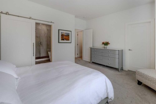 3337 41 Street Sw, Calgary, AB - Indoor Photo Showing Bedroom