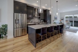 3337 41 Street SW Calgary, AB T3E 3L3