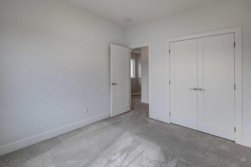 3337 41 Street Sw, Calgary, AB - Indoor Photo Showing Other Room