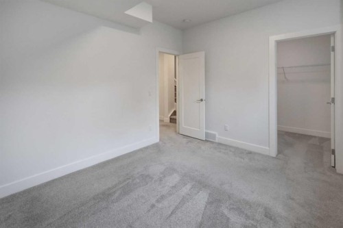 3337 41 Street Sw, Calgary, AB - Indoor Photo Showing Other Room
