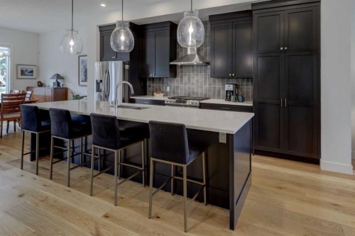 3337 41 Street Sw, Calgary, AB - Indoor Photo Showing Kitchen With Upgraded Kitchen