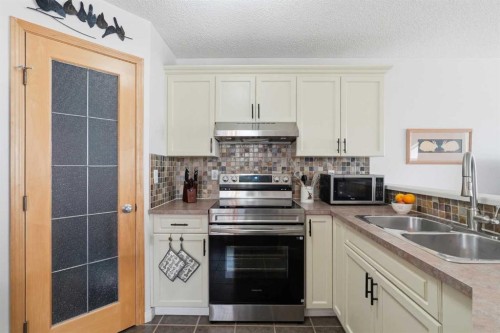159 Applebrook Circle Se, Calgary, AB - Indoor Photo Showing Kitchen With Double Sink