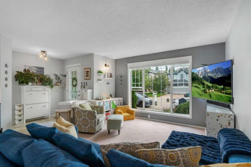 377 Tuscany Valley View Nw, Calgary, AB - Indoor Photo Showing Living Room