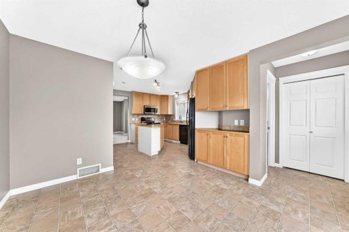 133 Prestwick Heights Se, Calgary, AB - Indoor Photo Showing Kitchen