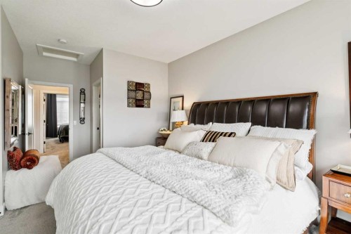 17 Royal Elm Green Nw, Calgary, AB - Indoor Photo Showing Bedroom