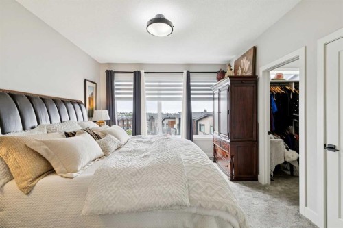 17 Royal Elm Green Nw, Calgary, AB - Indoor Photo Showing Bedroom