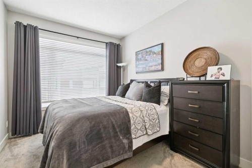 17 Royal Elm Green Nw, Calgary, AB - Indoor Photo Showing Bedroom