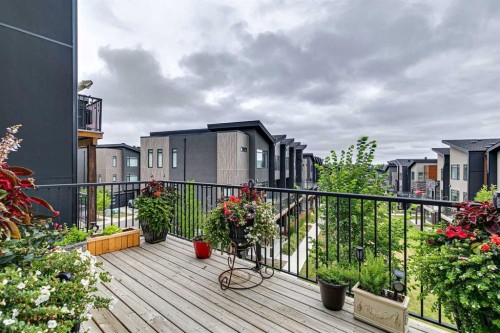 17 Royal Elm Green Nw, Calgary, AB - Outdoor With Exterior