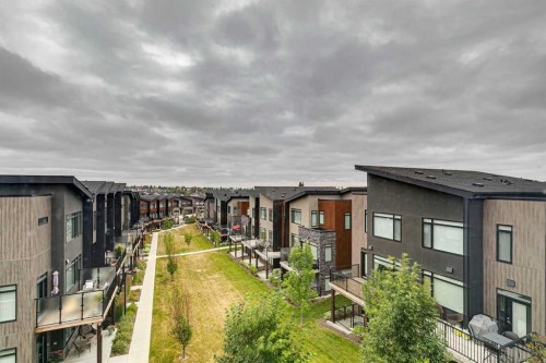 17 Royal Elm Green Nw, Calgary, AB - Outdoor