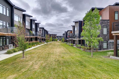 17 Royal Elm Green Nw, Calgary, AB - Outdoor