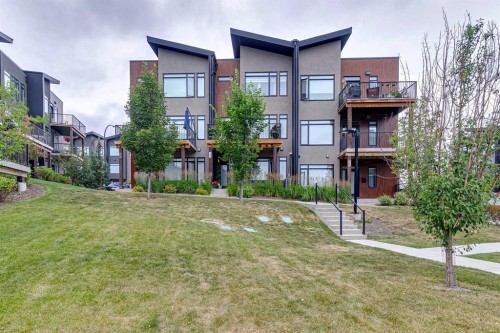 17 Royal Elm Green Nw, Calgary, AB - Outdoor