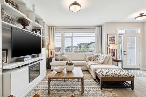 17 Royal Elm Green Nw, Calgary, AB - Indoor Photo Showing Living Room