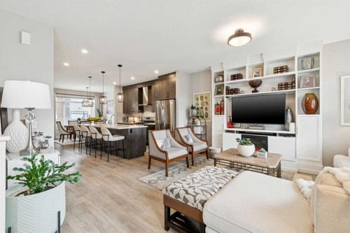 17 Royal Elm Green Nw, Calgary, AB - Indoor Photo Showing Living Room