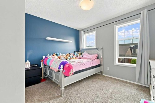 73 Legacy Common Se, Calgary, AB - Indoor Photo Showing Bedroom