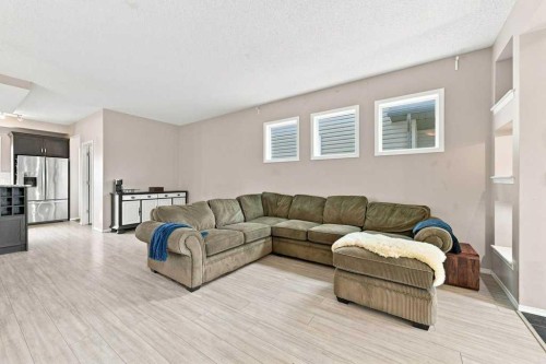 73 Legacy Common Se, Calgary, AB - Indoor Photo Showing Living Room