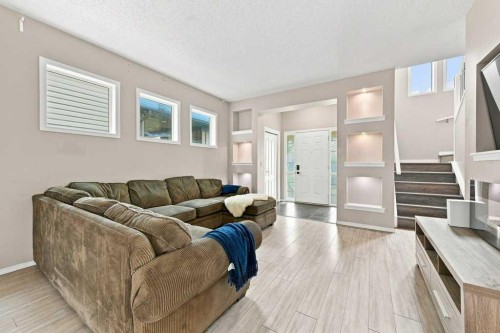 73 Legacy Common Se, Calgary, AB - Indoor Photo Showing Living Room