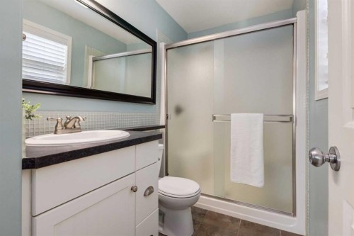 5 Brightonstone Grove Se, Calgary, AB - Indoor Photo Showing Bathroom