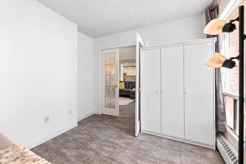 505-1334 14 Avenue Sw, Calgary, AB - Indoor Photo Showing Living Room
