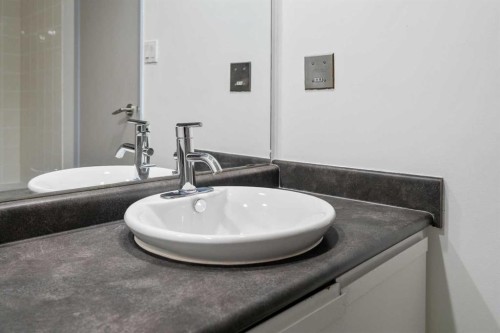 505-1334 14 Avenue Sw, Calgary, AB - Indoor Photo Showing Bathroom