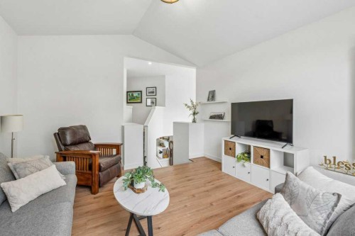 42 Douglas Glen Circle Se, Calgary, AB 