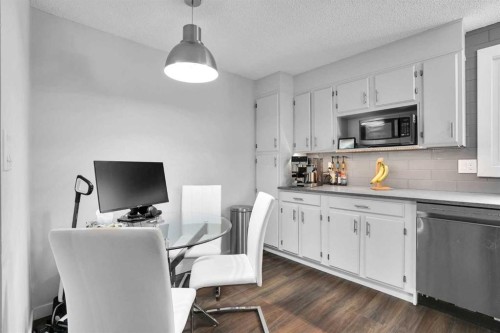 36 Coach Manor Rise Sw, Calgary, AB - Indoor