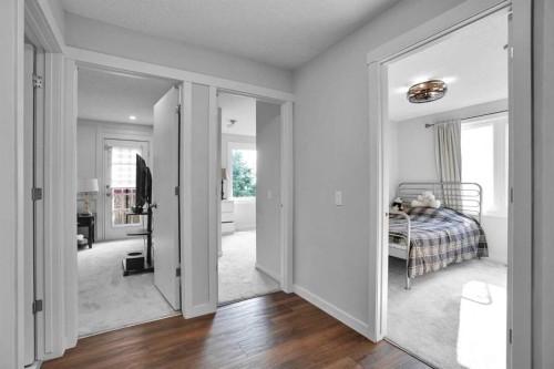 36 Coach Manor Rise Sw, Calgary, AB - Indoor