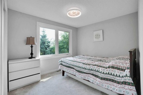 36 Coach Manor Rise Sw, Calgary, AB - Indoor Photo Showing Bedroom