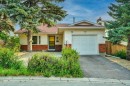 36 Coach Manor Rise Sw, Calgary, AB  - Outdoor 