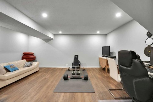 36 Coach Manor Rise Sw, Calgary, AB - Indoor