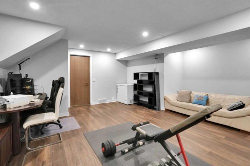 36 Coach Manor Rise Sw, Calgary, AB - Indoor