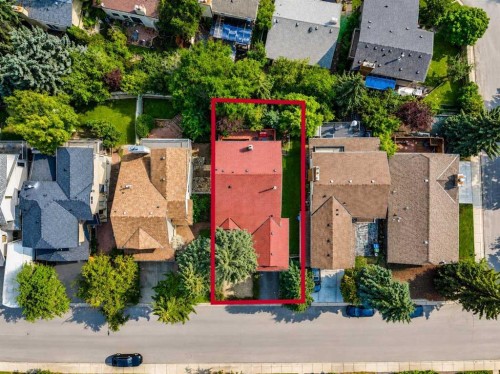 36 Coach Manor Rise Sw, Calgary, AB - Outdoor