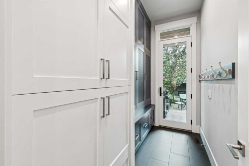 1940 48 Avenue Sw, Calgary, AB - Indoor Photo Showing Other Room