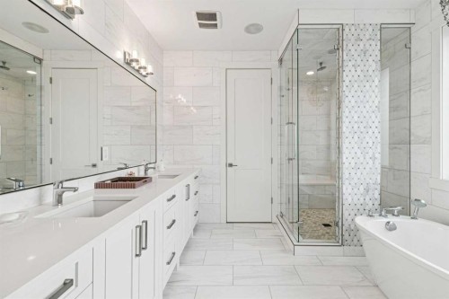 1940 48 Avenue Sw, Calgary, AB - Indoor Photo Showing Bathroom