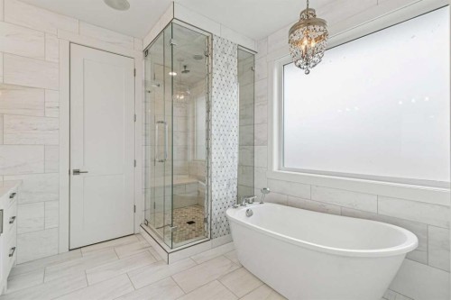1940 48 Avenue Sw, Calgary, AB - Indoor Photo Showing Bathroom
