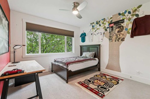 1940 48 Avenue Sw, Calgary, AB - Indoor Photo Showing Bedroom