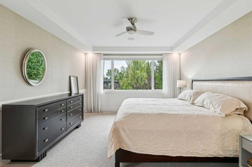 1940 48 Avenue Sw, Calgary, AB - Indoor Photo Showing Bedroom