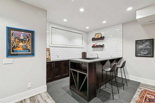 1940 48 Avenue Sw, Calgary, AB - Indoor
